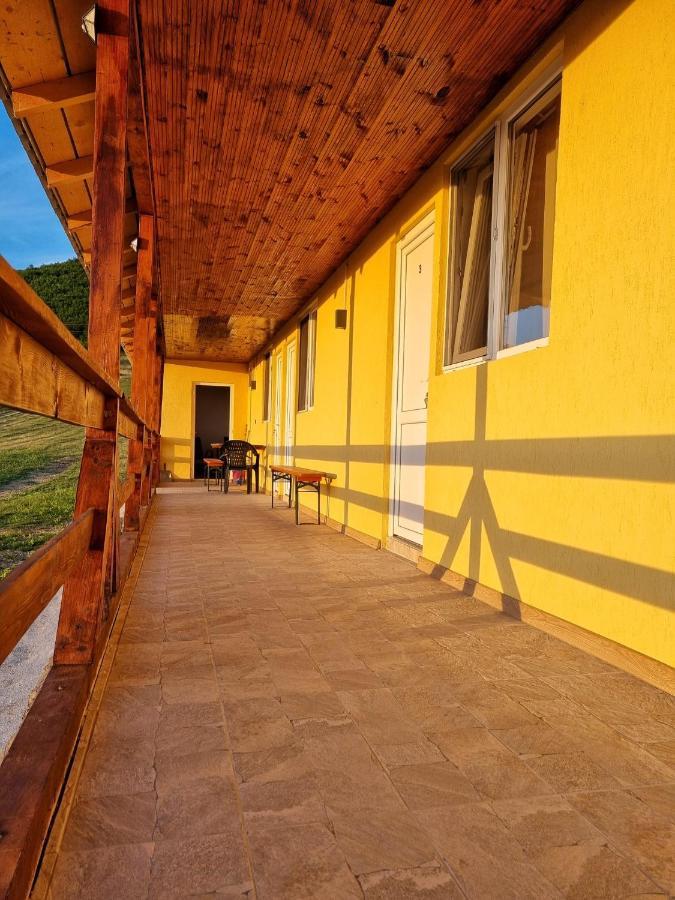 Cabana Varad Coronini Moldova Veche Exterior foto