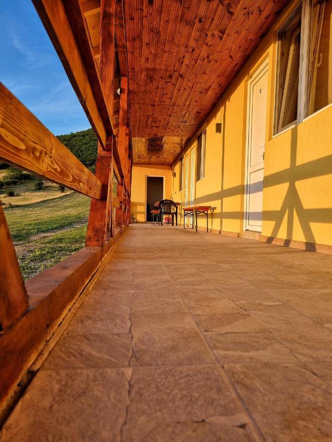 Cabana Varad Coronini Moldova Veche Exterior foto